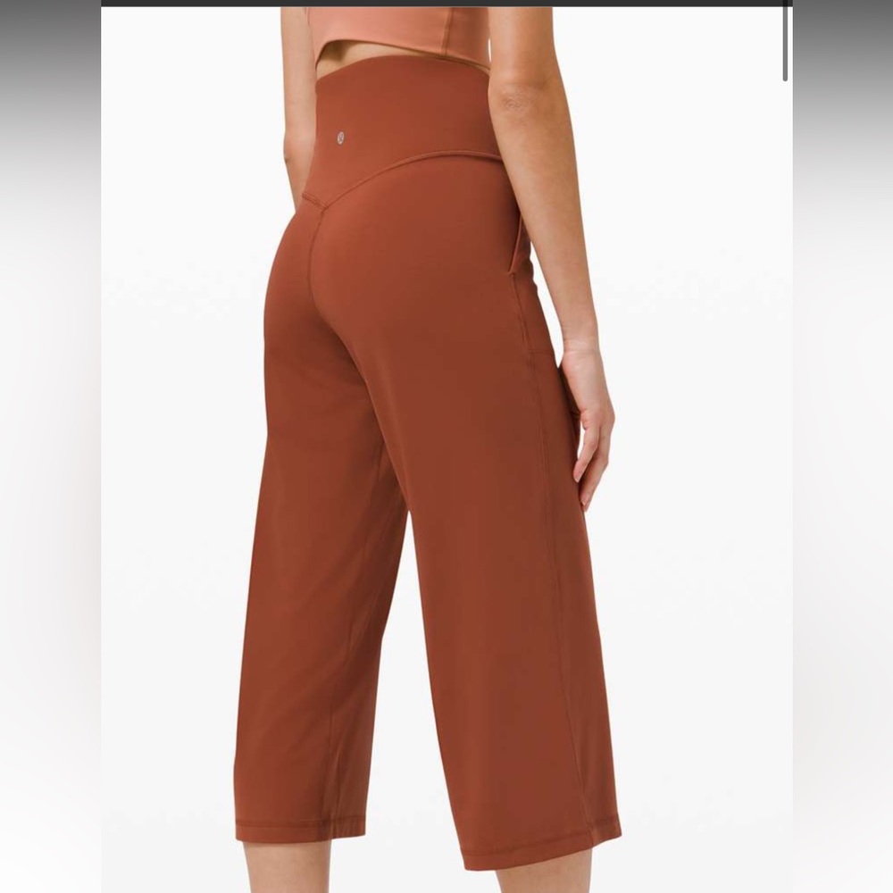 Lululemon Align Wide Leg Super-High-Rise Crop Pants 23"
Dark Terracotta size 4